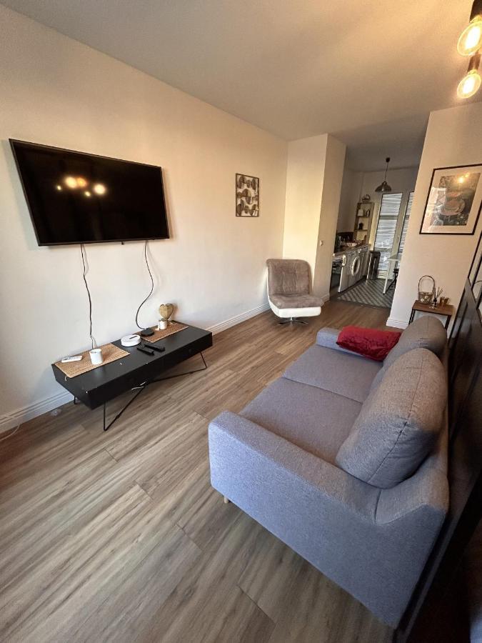Le Verlaine, Studio En Centre Ville A Deux Minutes Des Plages Menton Exterior foto